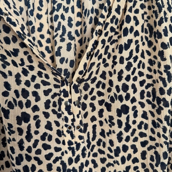AMUSE SOCIETY WOMEN'S SPLIT CREW OVER SIZED BLOUSE TOP LEOPARD PRINT SMALL S - Picture 2 of 8